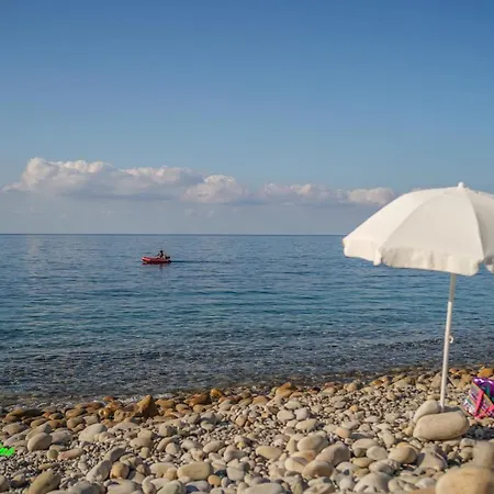 בית נופש Borgo Marino קסטל די טוסה